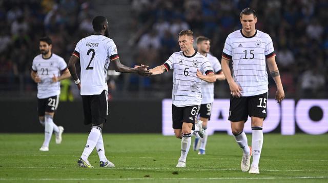 体育在线直播-拜仁帮低迷，两闸反复试错，弗利克的德国队开倒车